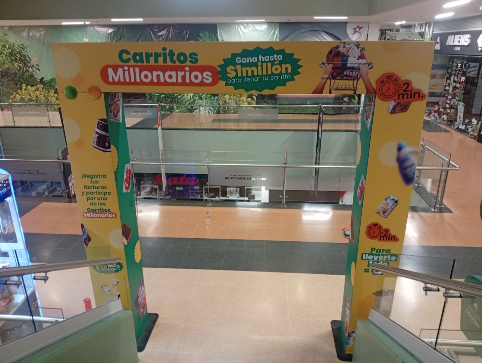 Pórtico en Escaleras Eléctricas Gran Plaza